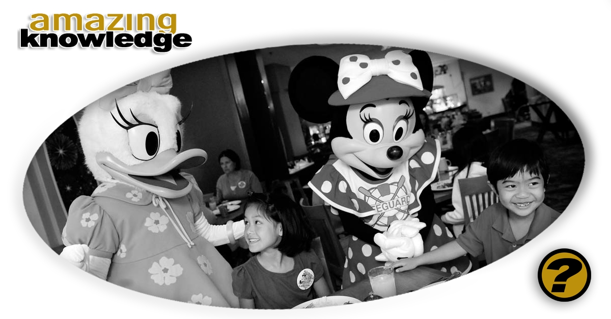 How-to-Dine-with-Disneyland-Characters